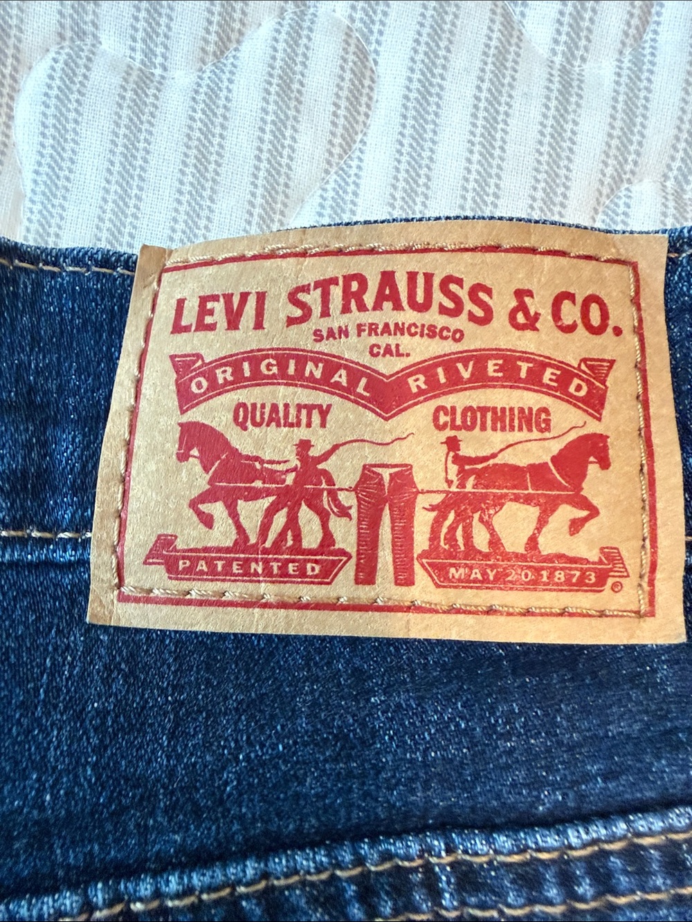 Levi’s Red Tag Dark Wash Denim Shorts - Picture 8 of 14